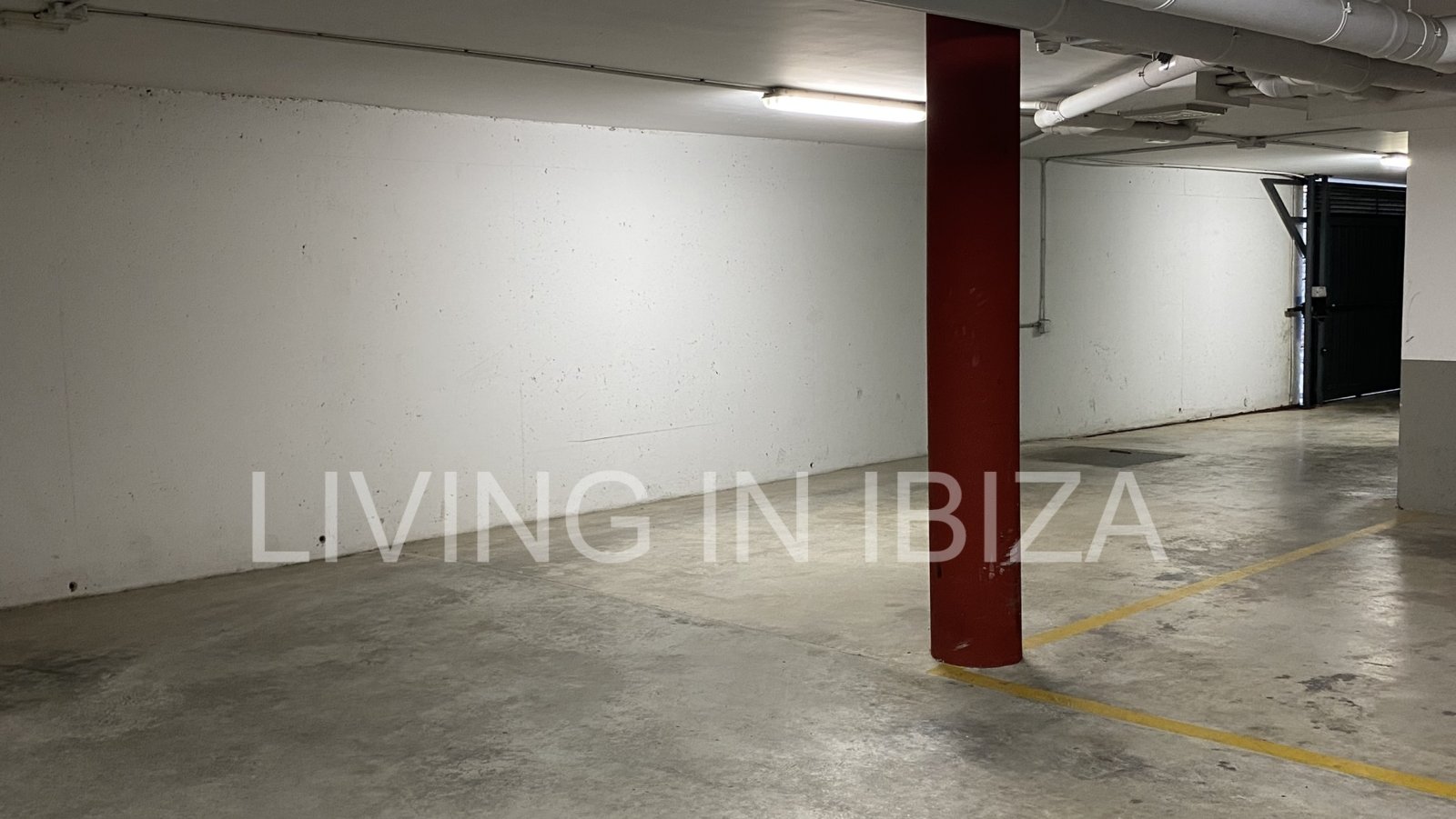 Plaza de aparcamiento en alquiler – Edificio ubicado en la calle Sa Sequia de Mallorqui, Santa Eulalia del Río, Ibiza