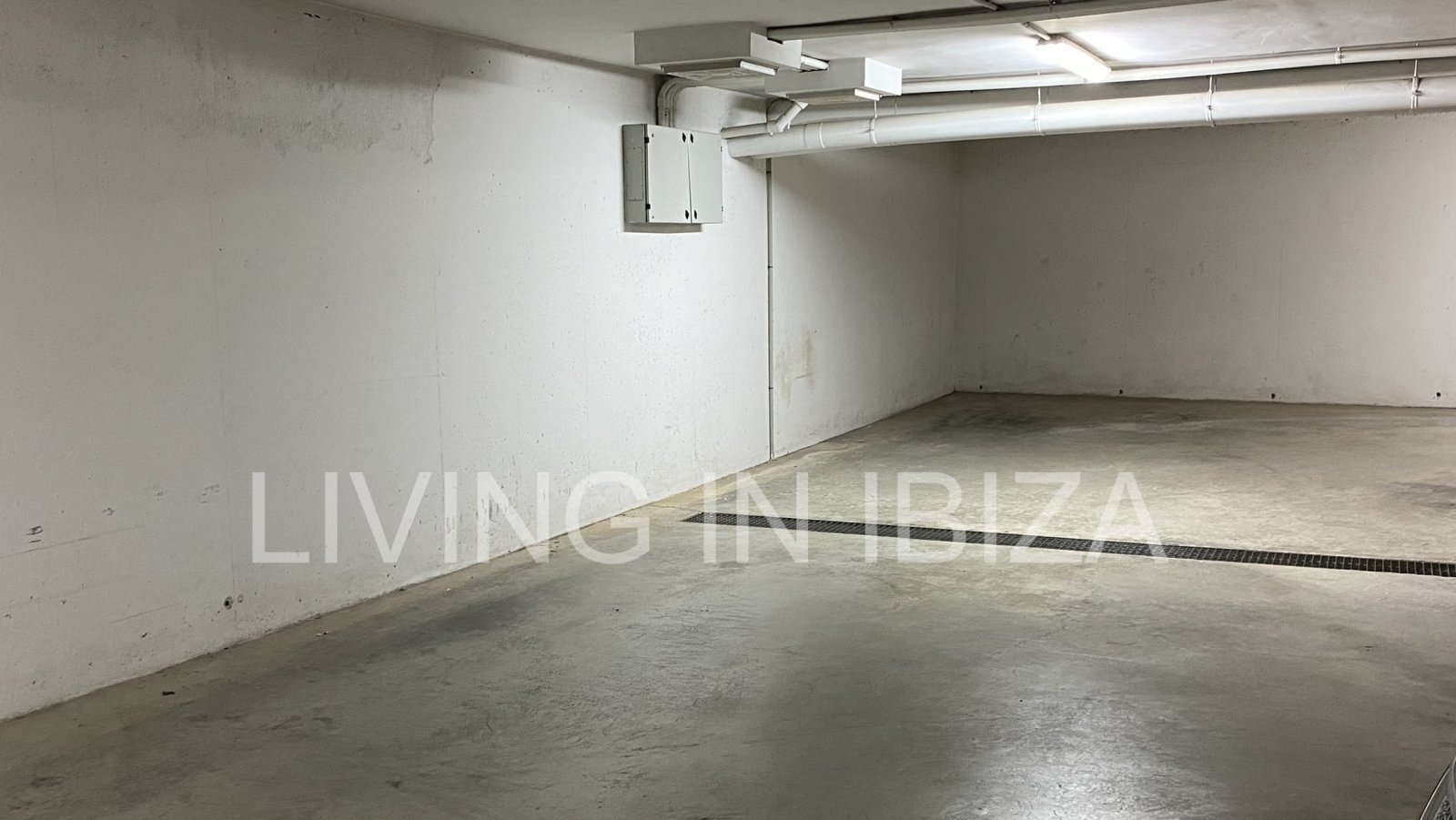 Plaza de aparcamiento en alquiler – Edificio ubicado en la calle Sa Sequia de Mallorqui, Santa Eulalia del Río, Ibiza