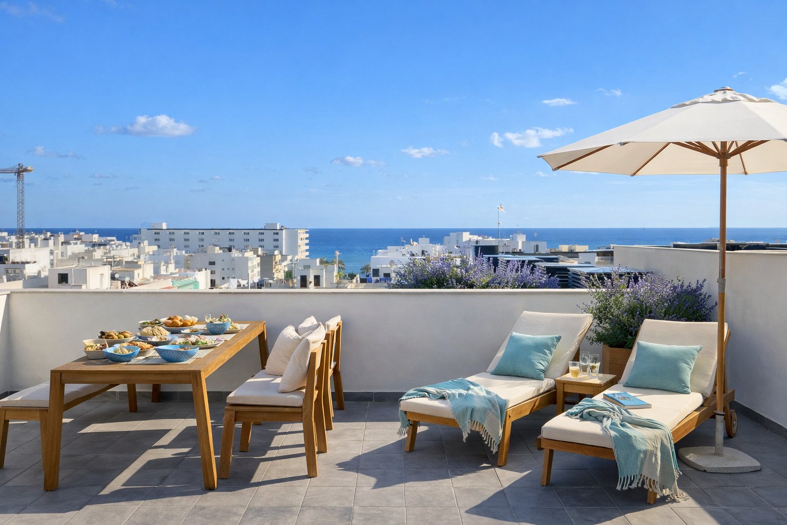 Santa Eulària des Riu: Moderno ático con roof top privado, vistas abiertas con horizonte al mar, piscina salina, parking y trastero en venta en Santa Eularia des Riu, Ibiza 