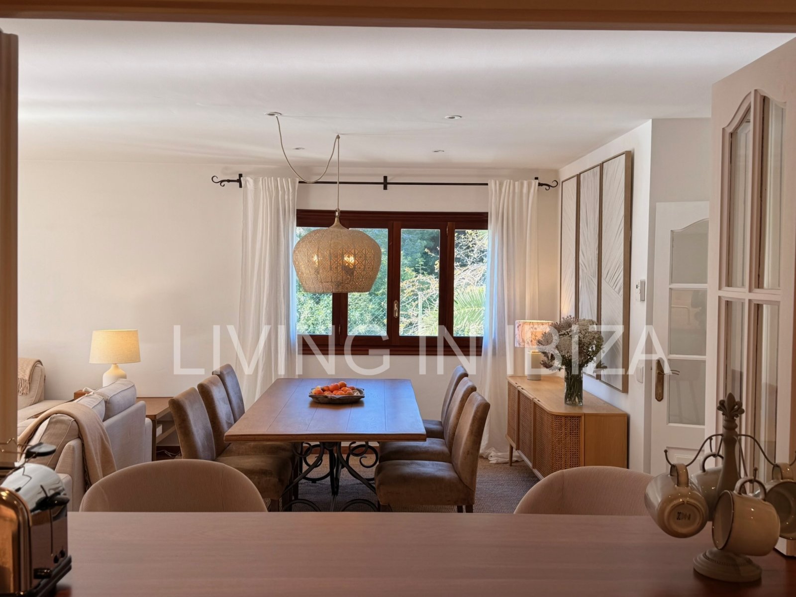 Alquiler de temporada/mínimo 6 meses, a partir 01/26. Acogedor piso en Sargamassa, Ibiza. 200 m del Mar Mediterráneo, piscina comunitario y parking