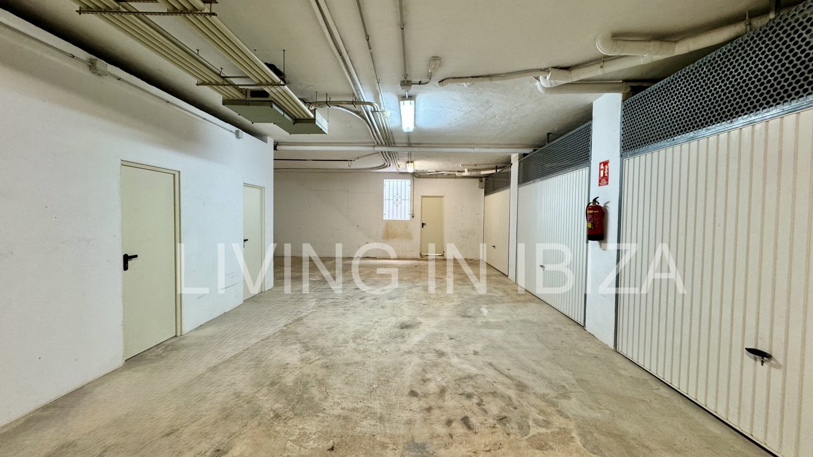 Alquiler de temporada/mínimo 6 meses, a partir 01/26. Acogedor piso en Sargamassa, Ibiza. 200 m del Mar Mediterráneo, piscina comunitario y parking