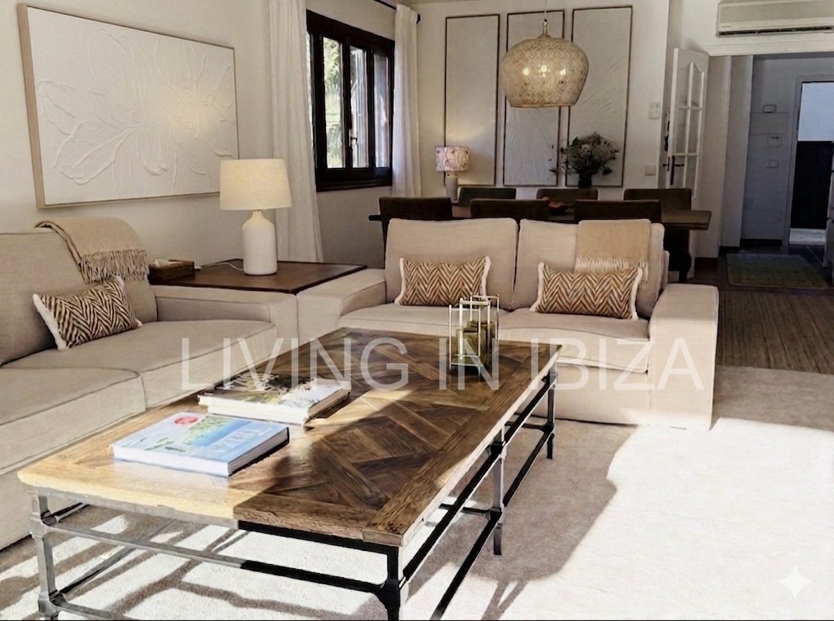 Alquiler de temporada/mínimo 6 meses, a partir 01/26. Acogedor piso en Sargamassa, Ibiza. 200 m del Mar Mediterráneo, piscina comunitario y parking