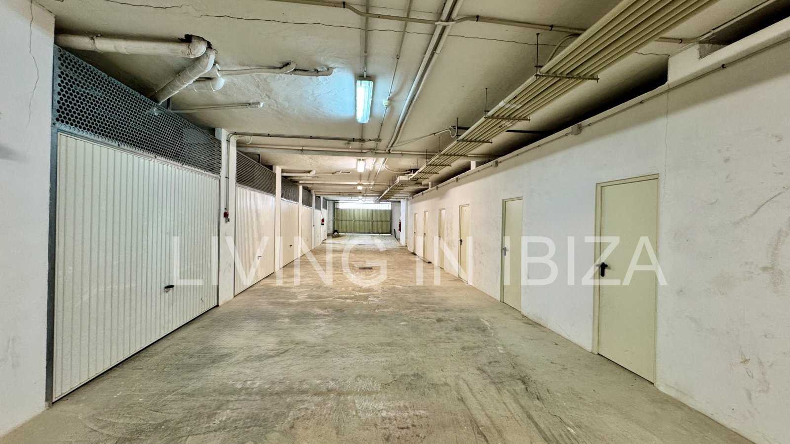 Alquiler de temporada/mínimo 6 meses, a partir 01/26. Acogedor piso en Sargamassa, Ibiza. 200 m del Mar Mediterráneo, piscina comunitario y parking