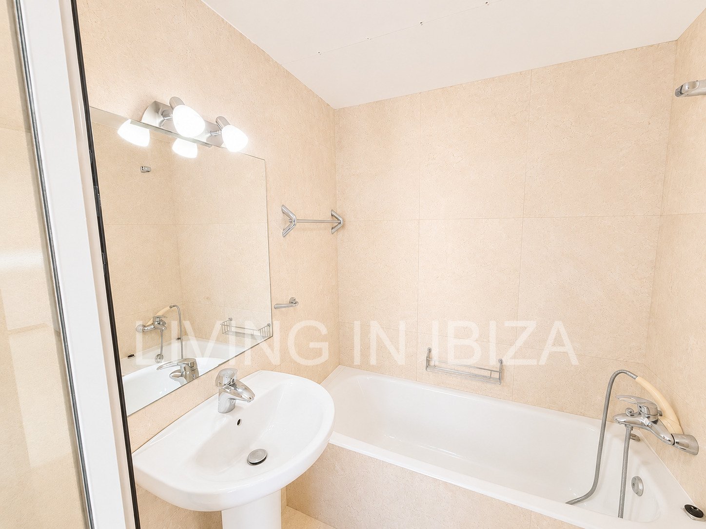 Wohnung im Herzen von Santa Eulària del Río auf Ibiza zu verkaufen.