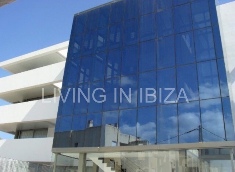Alquiler anual en San José, Ibiza – Elegante apartamento de 2 dormitorios con piscina y parking
