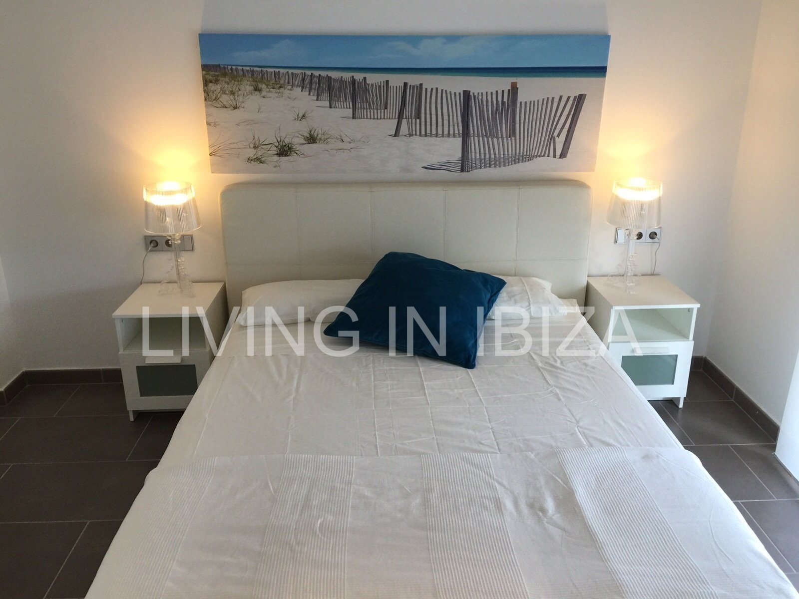 Alquiler anual en San José, Ibiza – Elegante apartamento de 2 dormitorios con piscina y parking