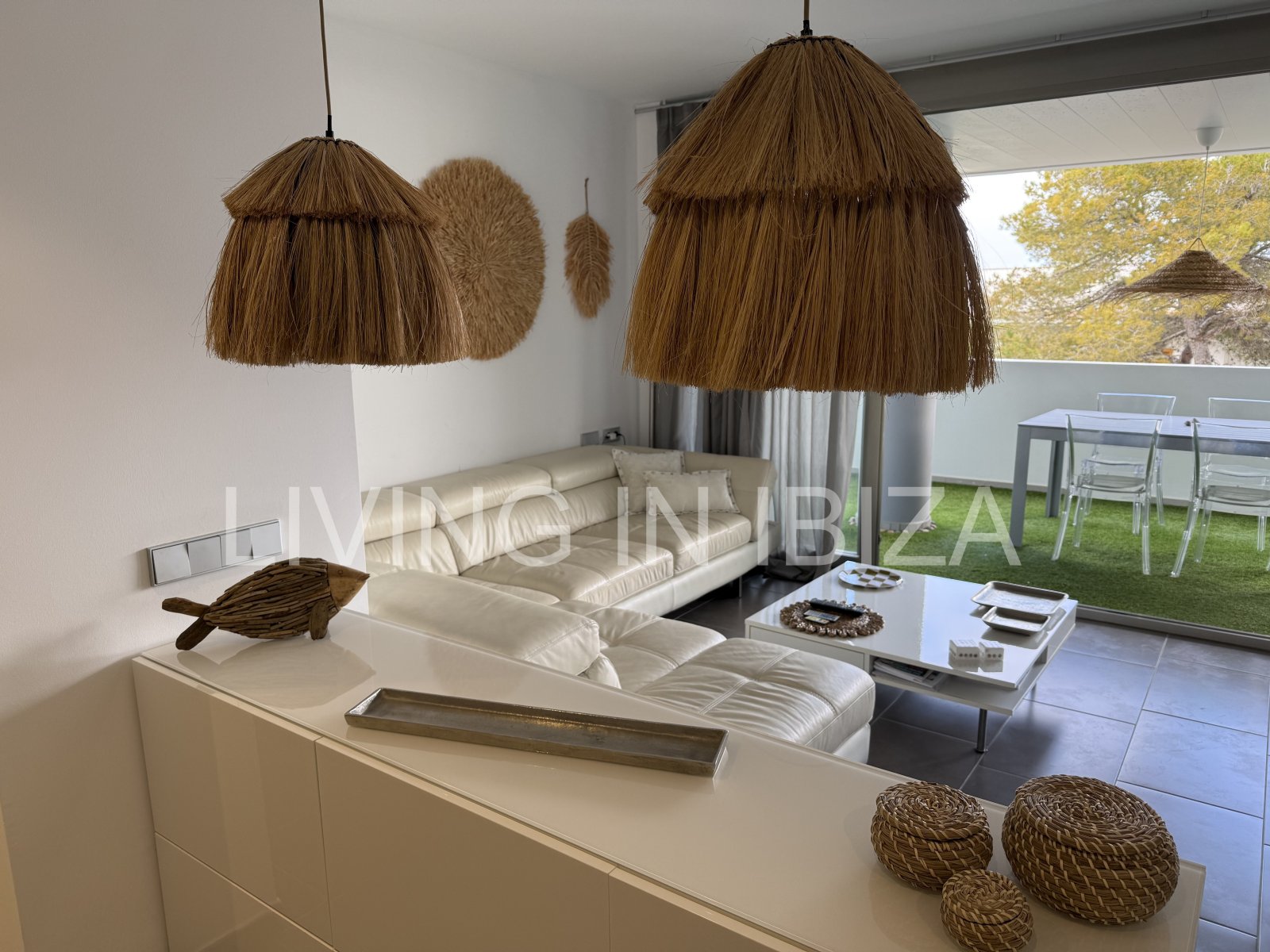 Alquiler anual en San José, Ibiza – Elegante apartamento de 2 dormitorios con piscina y parking