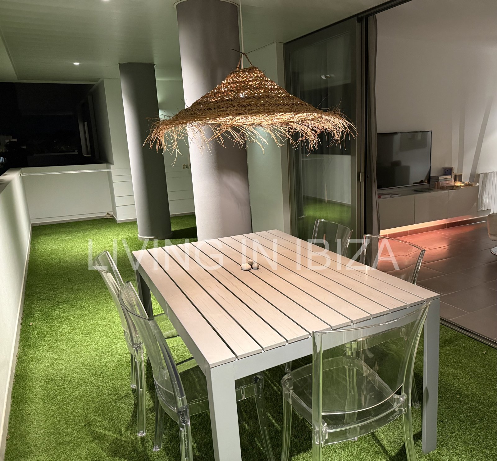 Alquiler anual en San José, Ibiza – Elegante apartamento de 2 dormitorios con piscina y parking