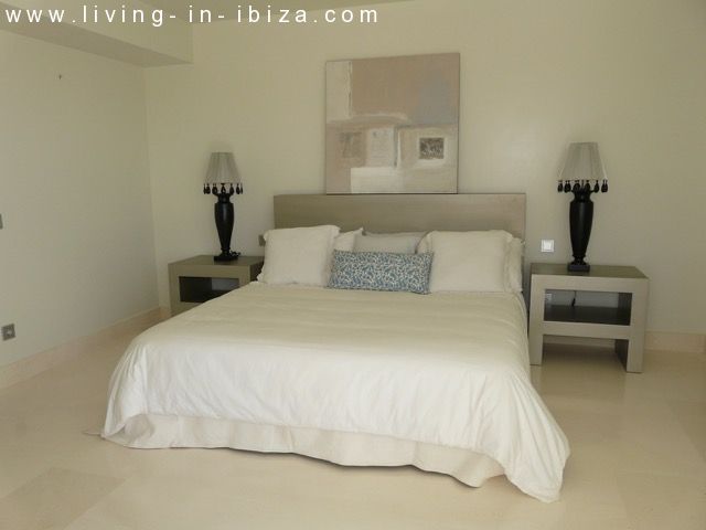 Ático de lujo en venta, gran terraza solarium, jacuzzi, 4 dormitorios, vistas al mar, garaje, lugar privilegiado en Cala Leña -Nova, acceso privado a playa