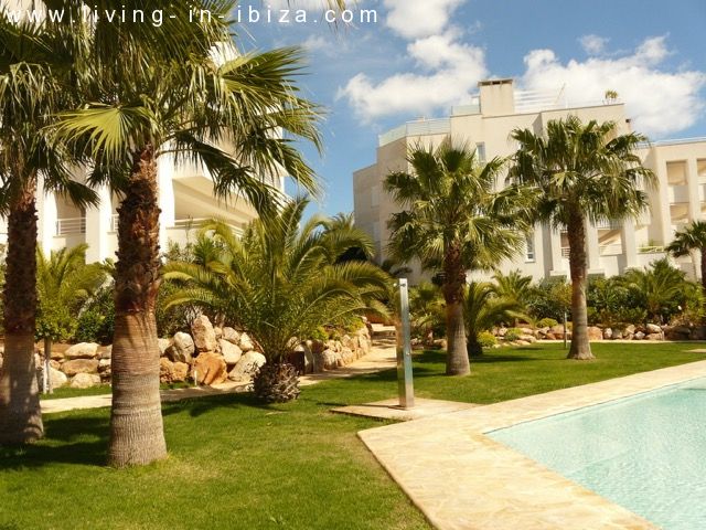 Ático de lujo en venta, gran terraza solarium, jacuzzi, 4 dormitorios, vistas al mar, garaje, lugar privilegiado en Cala Leña -Nova, acceso privado a playa
