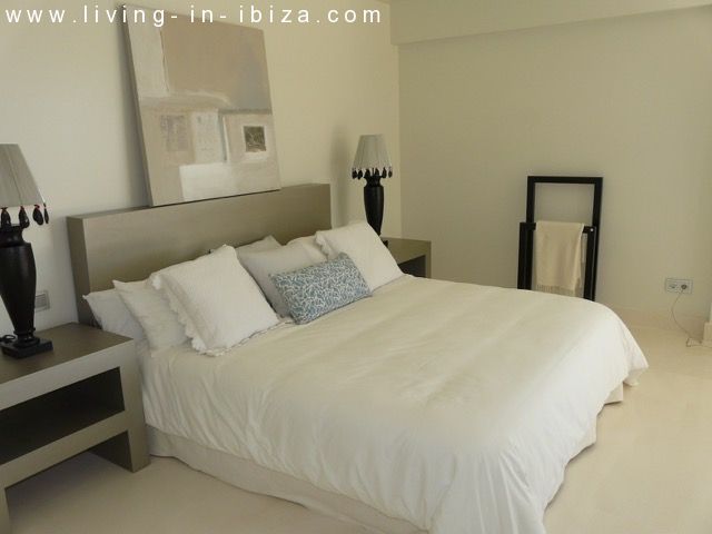 Ático de lujo en venta, gran terraza solarium, jacuzzi, 4 dormitorios, vistas al mar, garaje, lugar privilegiado en Cala Leña -Nova, acceso privado a playa