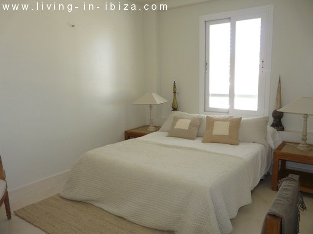 Ático de lujo en venta, gran terraza solarium, jacuzzi, 4 dormitorios, vistas al mar, garaje, lugar privilegiado en Cala Leña -Nova, acceso privado a playa