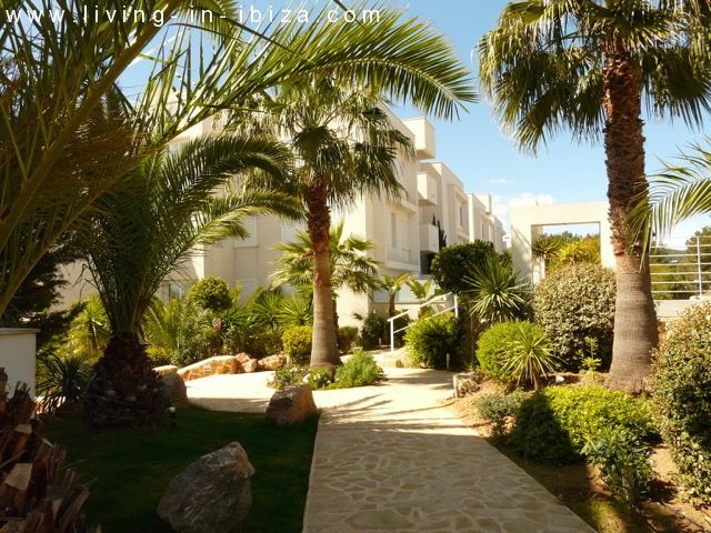 Ático de lujo en venta, gran terraza solarium, jacuzzi, 4 dormitorios, vistas al mar, garaje, lugar privilegiado en Cala Leña -Nova, acceso privado a playa