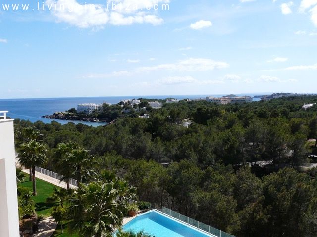 Ático de lujo en venta, gran terraza solarium, jacuzzi, 4 dormitorios, vistas al mar, garaje, lugar privilegiado en Cala Leña -Nova, acceso privado a playa