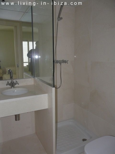 Ático de lujo en venta, gran terraza solarium, jacuzzi, 4 dormitorios, vistas al mar, garaje, lugar privilegiado en Cala Leña -Nova, acceso privado a playa