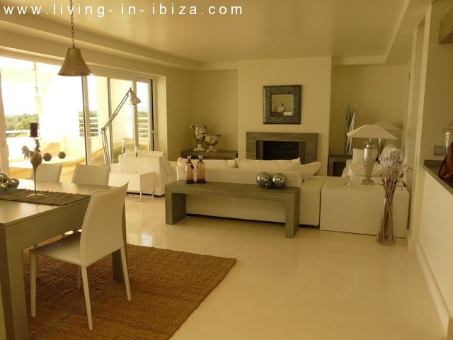 Ático de lujo en venta, gran terraza solarium, jacuzzi, 4 dormitorios, vistas al mar, garaje, lugar privilegiado en Cala Leña -Nova, acceso privado a playa