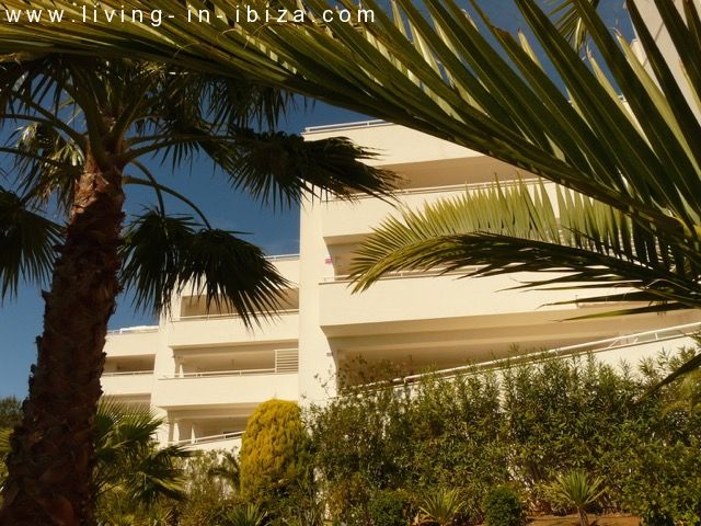 Ático de lujo en venta, gran terraza solarium, jacuzzi, 4 dormitorios, vistas al mar, garaje, lugar privilegiado en Cala Leña -Nova, acceso privado a playa