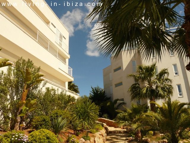 Ático de lujo en venta, gran terraza solarium, jacuzzi, 4 dormitorios, vistas al mar, garaje, lugar privilegiado en Cala Leña -Nova, acceso privado a playa