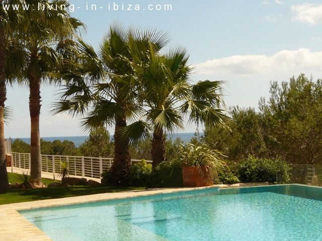 Ático de lujo en venta, gran terraza solarium, jacuzzi, 4 dormitorios, vistas al mar, garaje, lugar privilegiado en Cala Leña -Nova, acceso privado a playa