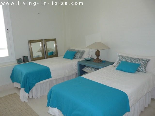 Ático de lujo en venta, gran terraza solarium, jacuzzi, 4 dormitorios, vistas al mar, garaje, lugar privilegiado en Cala Leña -Nova, acceso privado a playa