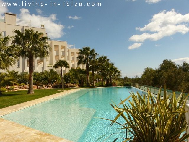 Ático de lujo en venta, gran terraza solarium, jacuzzi, 4 dormitorios, vistas al mar, garaje, lugar privilegiado en Cala Leña -Nova, acceso privado a playa