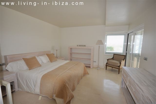 Ático de lujo en venta, gran terraza solarium, jacuzzi, 4 dormitorios, vistas al mar, garaje, lugar privilegiado en Cala Leña -Nova, acceso privado a playa