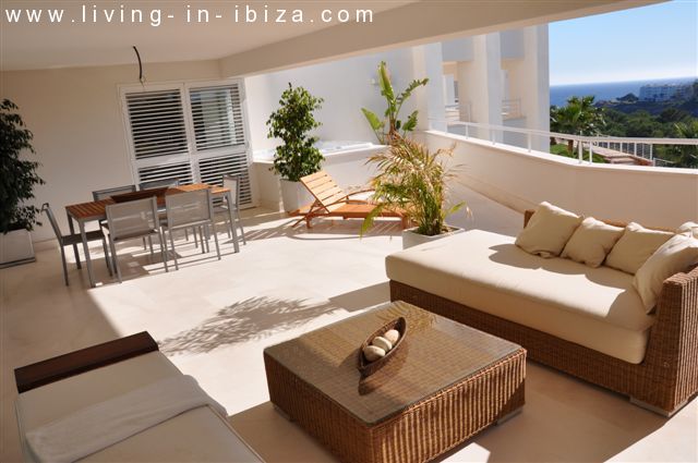 Ático de lujo en venta, gran terraza solarium, jacuzzi, 4 dormitorios, vistas al mar, garaje, lugar privilegiado en Cala Leña -Nova, acceso privado a playa