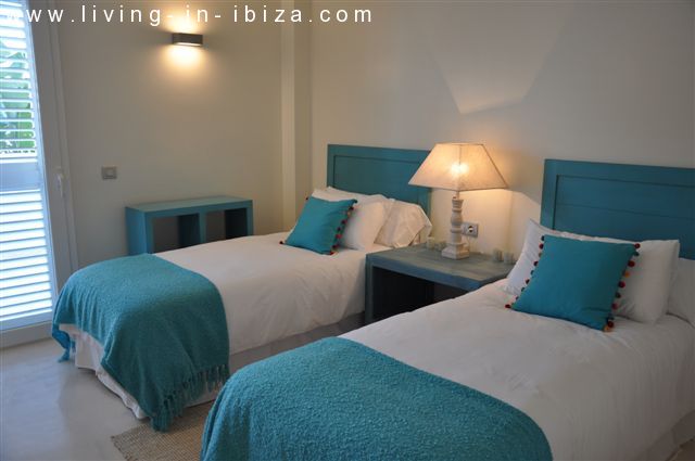 Ático de lujo en venta, gran terraza solarium, jacuzzi, 4 dormitorios, vistas al mar, garaje, lugar privilegiado en Cala Leña -Nova, acceso privado a playa